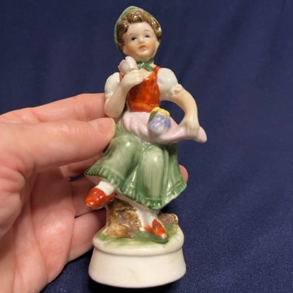 VTG Country Girl w/Apron Flowers Figurine Statue Porcelain Hand Painted 5.25" - Picture 11 of 13